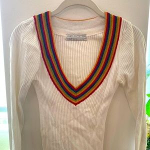 🌈 v-neck white sweater